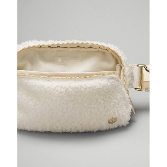 Lululemon Everywhere Belt Bag Fleece Large 1L White Opal Gold Hardware NWT - Picture 9 of 9
